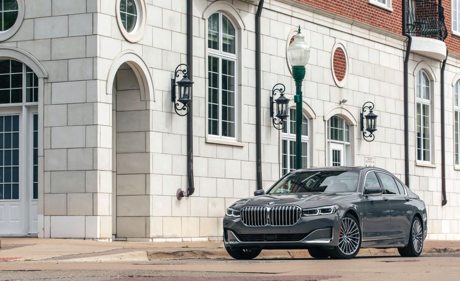  BMW 750i xDrive (G11) 2019 года  (NA) (фото 1 из 40)